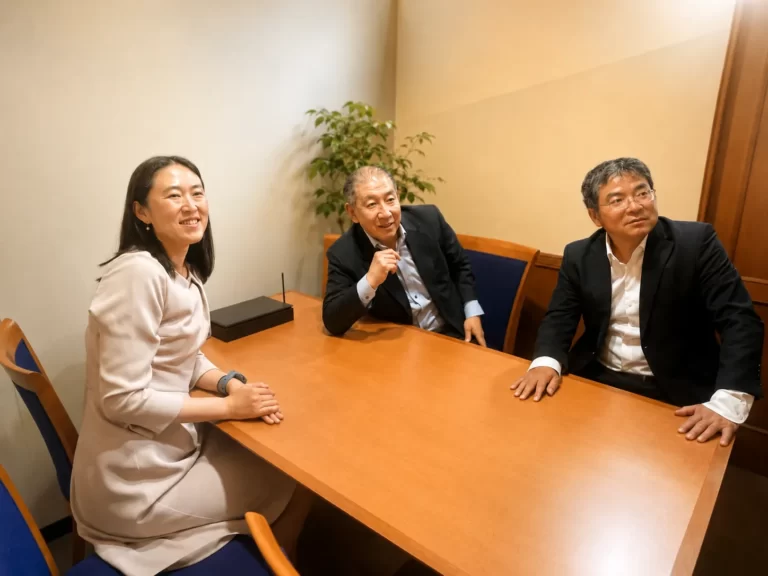 左：横浜リーガルオフィス司法書士法人YLO　中央：絆アドバイザリーサービス　右：公認会計士西英俊事務所